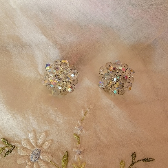 Vintage Aurora Borealis Swarvoski Beaded Crystal Clip-On Earrings - Picture 2 of 3